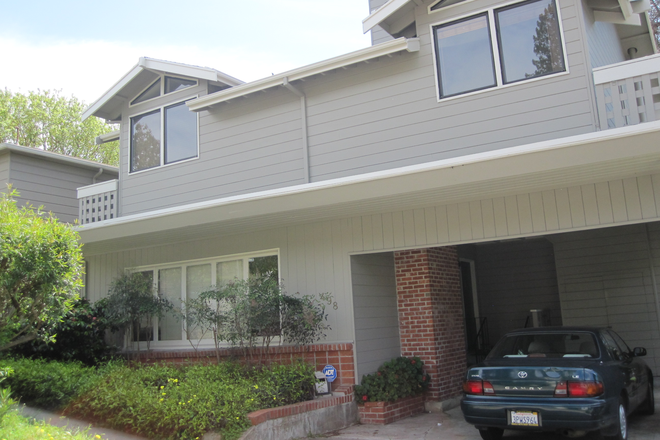 Front of house - Large, bright, furnished bedroom private bathroom in a shared home with garden in quiet neighborhood