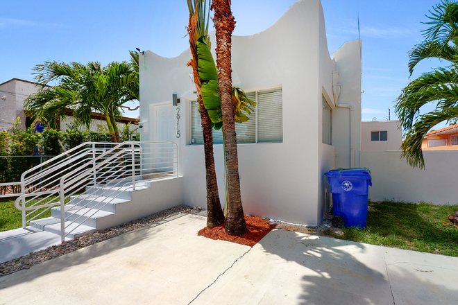 Front House - 4 Bedrooms Remodeled Beautiful Mediterranean House