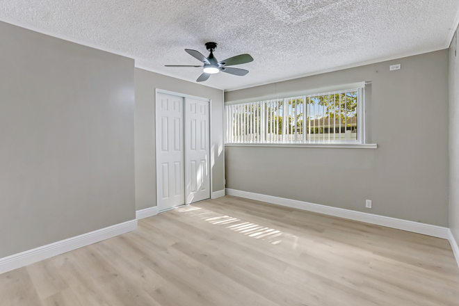 Bedroom - Rooms For Rent Close to Campus House