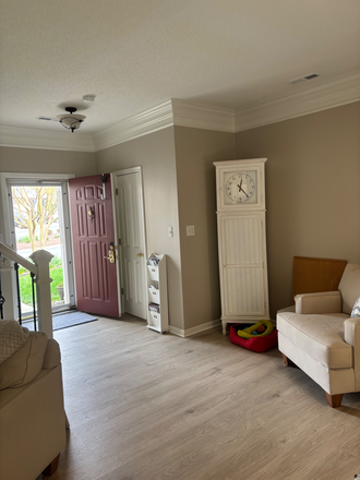 Front entry - Cromwell Condo