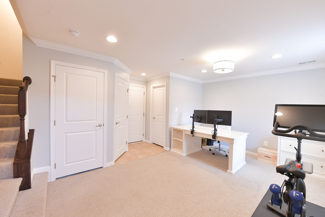 1st floor - 3br/2.5ba Canton Townhome Near Campus