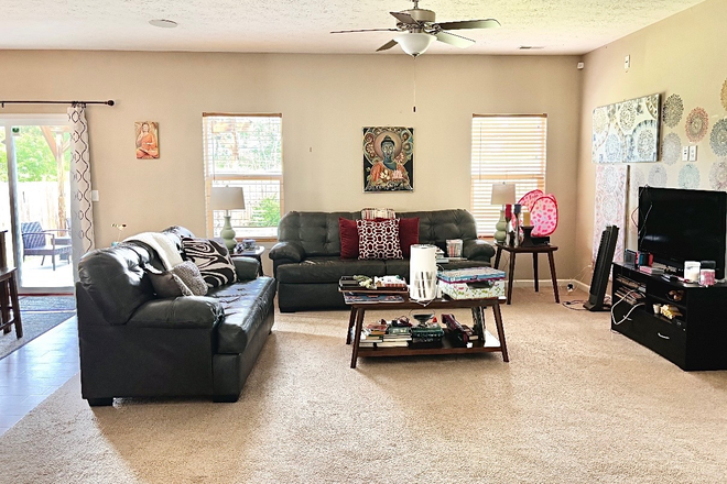 Living Room Common Area - 3br/2ba house