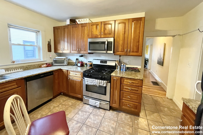 KITCHEN - Affordable 4 bedroom 1.5 bath - Modern -Green Line Apartments