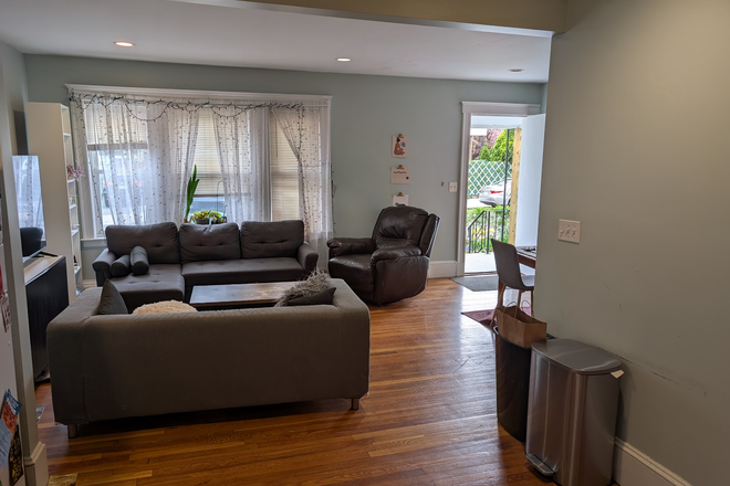 Living room - Room for Rent – Walk to Tufts & Davis Square | June 1st | Flexible Lease Duplex