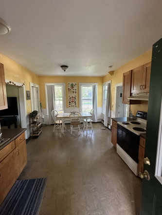 Kitchen - Spring Sublet (First Floor) on Bus Route Apartments