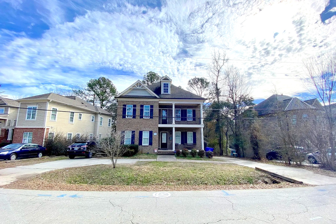 Exterior - 710 N Columbia St