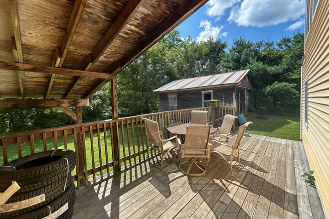 1st Fl Deck - VLS One Individual Bedroom Avail in Awesome House Share, On River, Walk to Campus