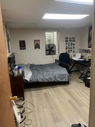 Room - House Right off Campus