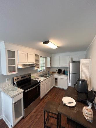 Kitchen - Cozy Home Just 13 Minutes from LU