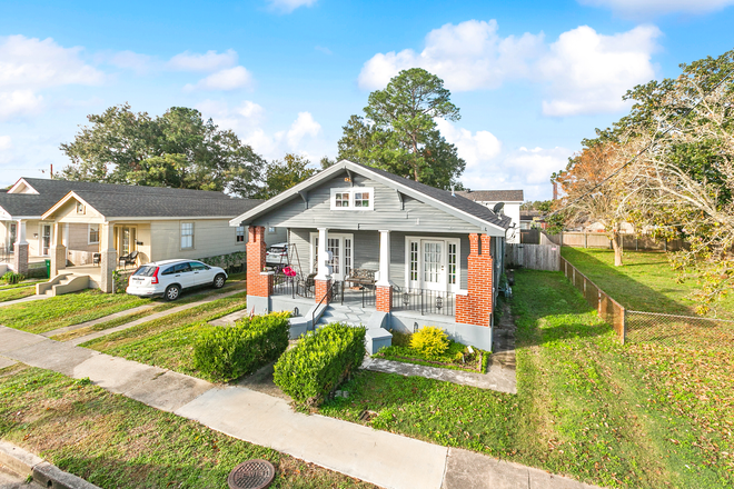 Street View - 2 bedroom fully furnished, all utilities included in old Gretna