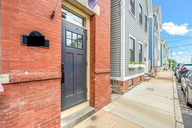 Home exterior - Looking for roommate for 2 bed/1.5 bath Charlestown home