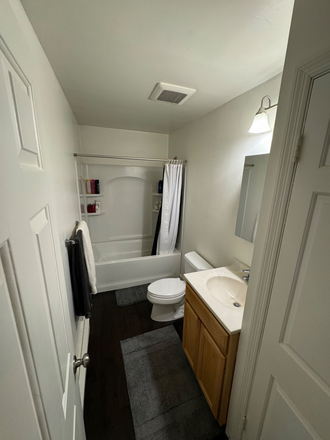 apt 4 2/2026 - Burlington 2 br, 3 blocks from UVM Apartments