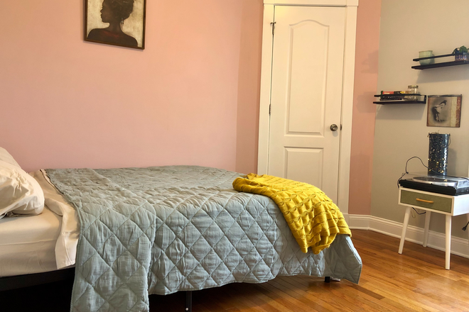 Bedroom - Bright bedroom in New Bedford Townhome
