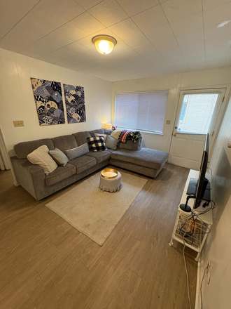 Living room - SPRING/SUMMER SUBLEASE Apartments