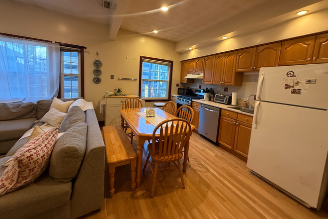 Kitchen - HUGE 4-BEDROOM 2-BATH APARTMENT - DIRECTLY ACROSS FROM NEU CAMPUS