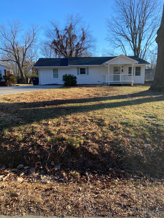 Outside street view - Fully renovated 4 bedroom 100 yards from Campus House