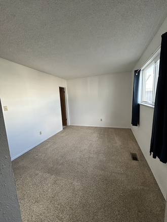 Bedroom - AVAILABLE NOW - private room near east campus