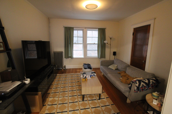 2 - Charming Harvard Square apartment with parking available.