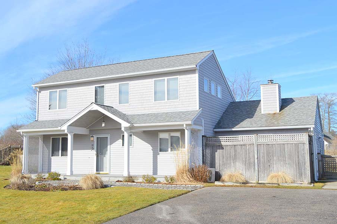 Front Yard - 10 Ashton Lane House