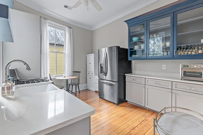 Kitchen - Beautiful 1 Bedroom Condo Walking Distance to MUSC