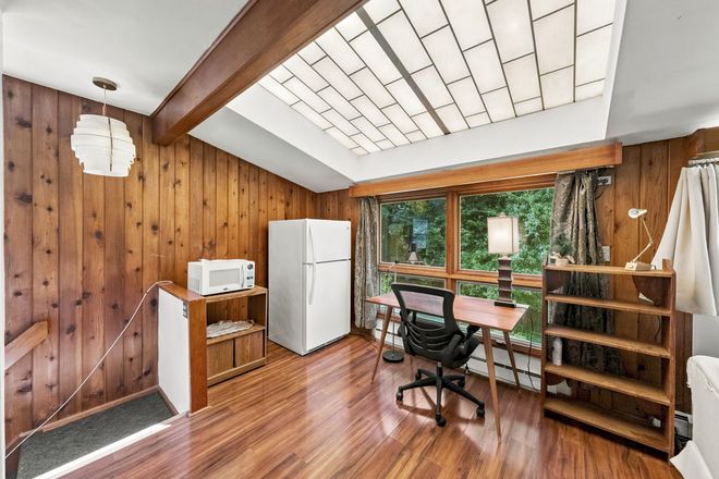 Workspace - Bright & Spacious Furnished Studio with Private Entrance Apartments
