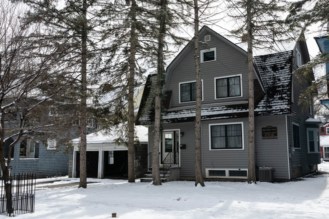 Outside - 602 Clarendon St, Two Month Sublease