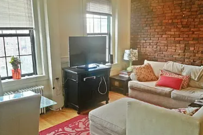 Call NOW for showings! 617-236-8550 - CAMBRIDGE ST - MODERN TRUE 2BR NEAR CAMPUS FOR *9/1/2026* W/ H&HW INC, LNDRY IN BLDNG, DW, EXP BRICK Condo