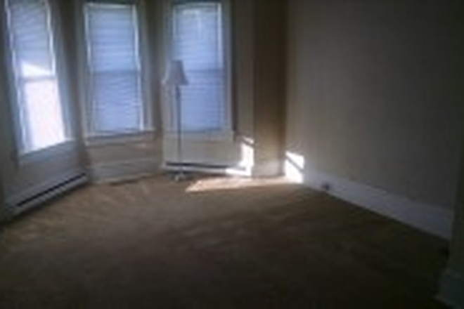 Image 2651731 - Private Room available in two-story Colonial - 1 block from ODU House