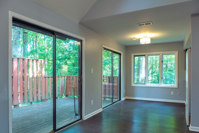 Looking onto private deck and dining room - Decatur townhome walking distance from downtown Decatur & Marta