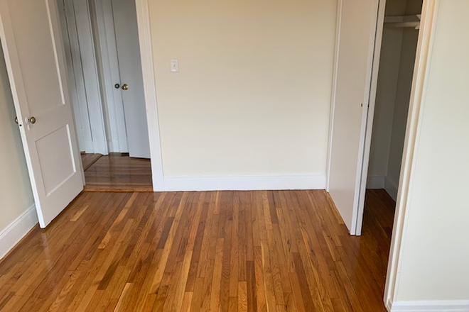 hubrealtyproperties.com - Lovely 1 bedroom with sun porch and front views Apartments