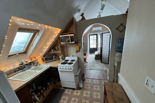Kitchen - Quiet Loft with Lake Views