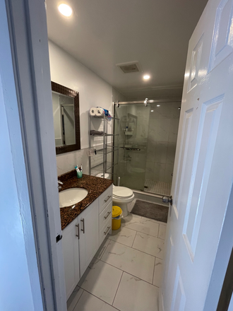 Bathroom - 1 bedroom in a 3bed 1 bath apartment above a store, utilities included
