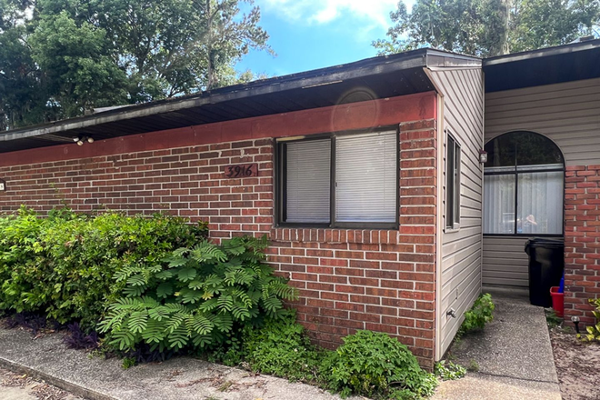  - 2/2 Flat in Napier Oaks available August 1!