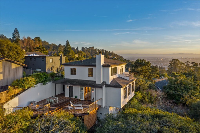 Expansive deck off house allows for indoor - outdoor living - Large, modern Mediterranean House (3 bed 2.5 bath + office area) in Berkeley Hills for Rent
