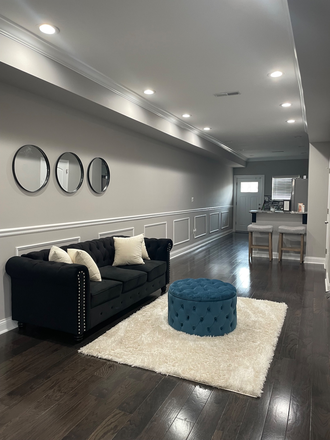 Living Room - Cozy Townhome in Heart of Baltimore