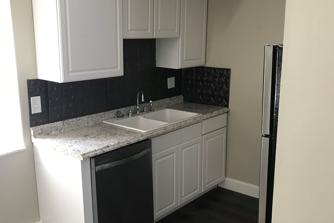 Updated Kitchens - *Safest Location for UC/XU and UC Blue ash Students!!! No more Housing troubles or waitlist concerns