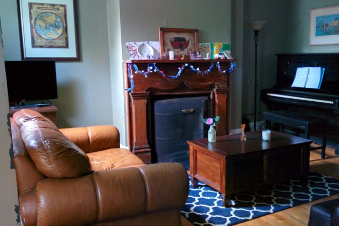 living room - Walk anywhere! furnished prime Shadyside 3 BR + office ,garden,parking, AC,washer/dryer, flex lease House
