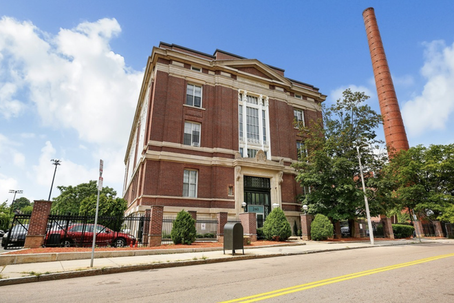 Outside Street View - Penthouse Condo on Heath Street close to Longwood Medical Center/HMS