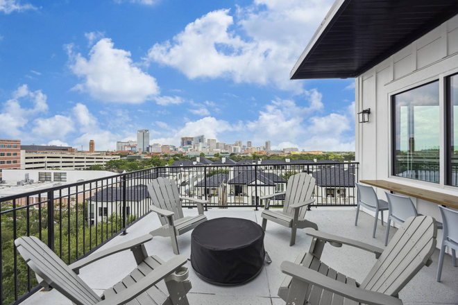 Sky Lounge - The Nest On Sunset - Individual Bedrooms Available Apartments