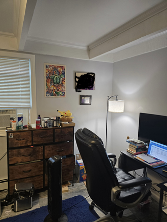 Room - 1 Bedroom with private half bath immediately available walking distance to Stony Brook University House