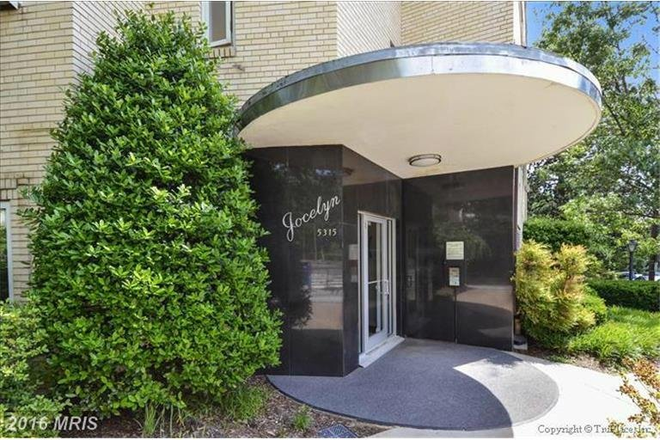 entrance - $2,550 / RARE- (2) Bedroom - Chevy Chase, D.C/includes utilities  - Close to American Univ. Condo