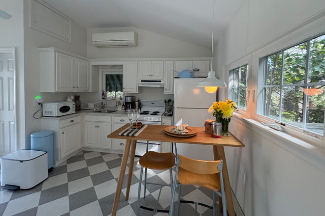Kitchen - serene private studio/ guesthouse ten minutes from brown
