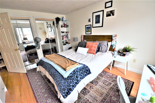 Bedroom - Cute 3Bed on Hemenway Apartments