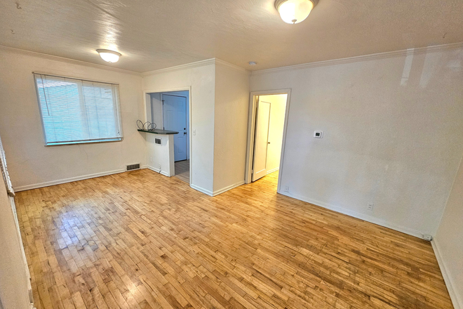 Living Room - Bouldu - Perfect University Hill Location — Walk to CU! Duplex