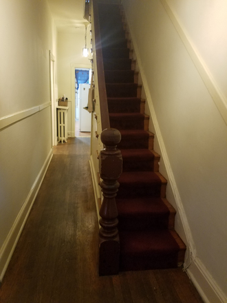 Front of House - Large 5 Bedroom Townhome Steps to GU Campus