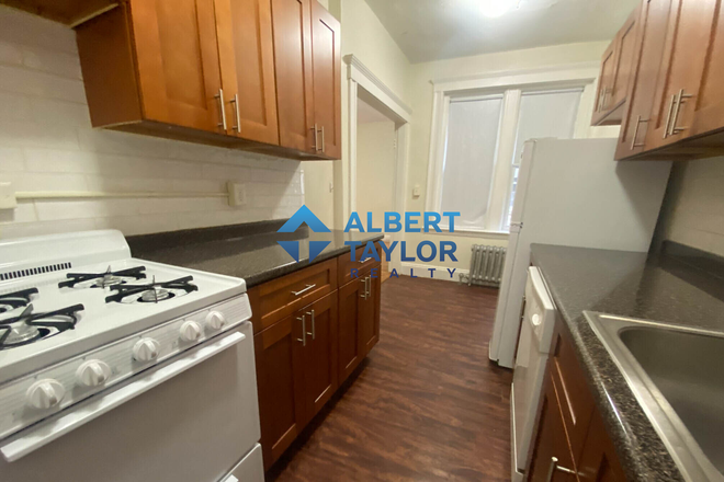 Kitchen - Cozy 1 Bedroom with Heat & Hot Included!! NO FEE!!