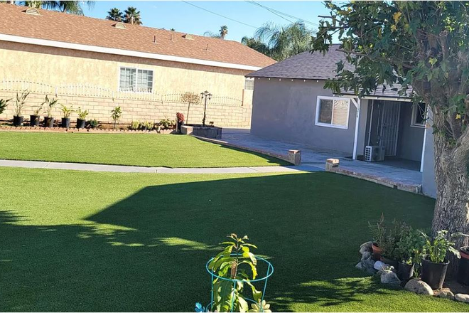 Front yard - $2200 2Bed 1Bath for rent Apartments