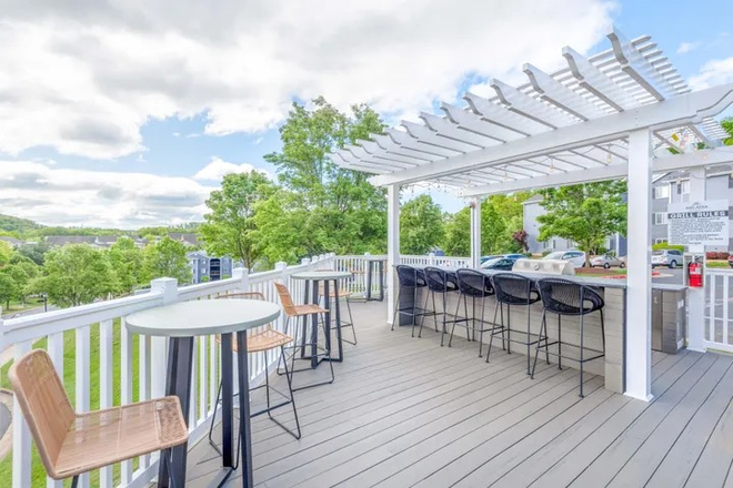 Arcadia Clubhouse Patio - Arcadia Apartments Harrisonburg