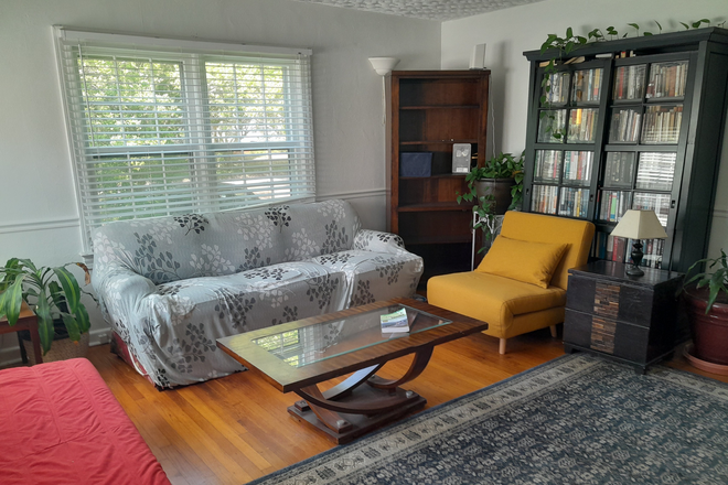 living room - Furnished room near ODU House
