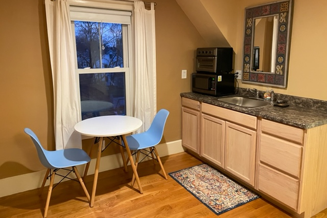 Breakfast table and kitchenette - Private Treetop Suite House